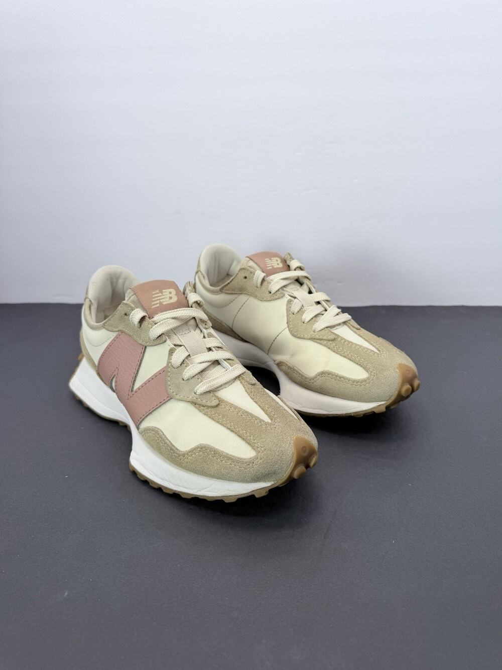 New Balance Women's 327 Beige Walking Shoes Size 6 Sneaker WS327NKA